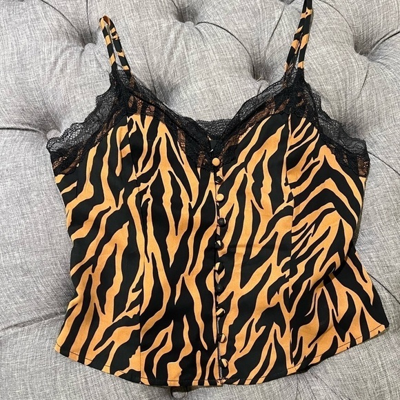 Lulu’s Zebra pattern adjustable strap camisole size small - Picture 1 of 5